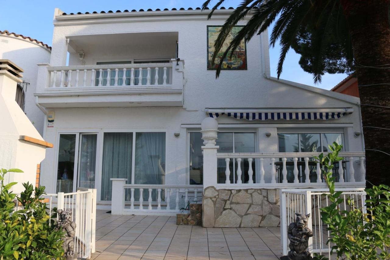Villa Requesens On Canal Empuriabrava Exterior foto