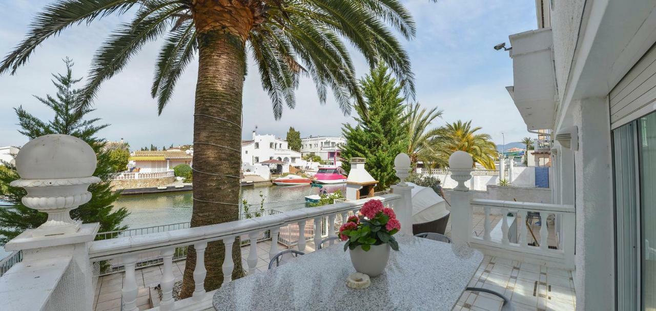 Villa Requesens On Canal Empuriabrava Exterior foto