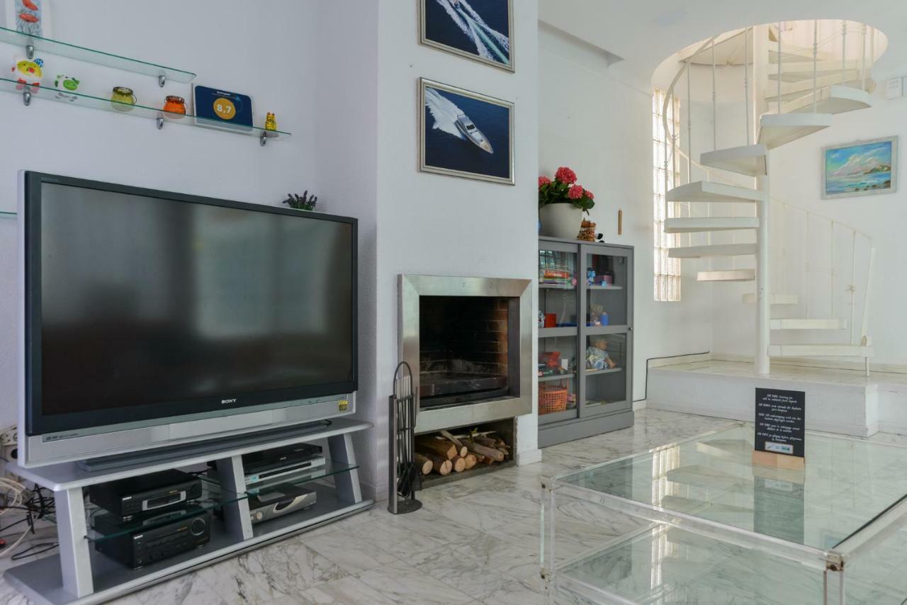 Villa Requesens On Canal Empuriabrava Exterior foto